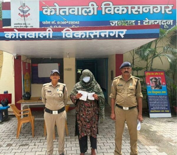 देहरादून में ‘ऑपरेशन प्रहार’ की बड़ी कार्रवाई, 11.10 लाख की स्मैक के साथ महिला तस्कर गिरफ्तार