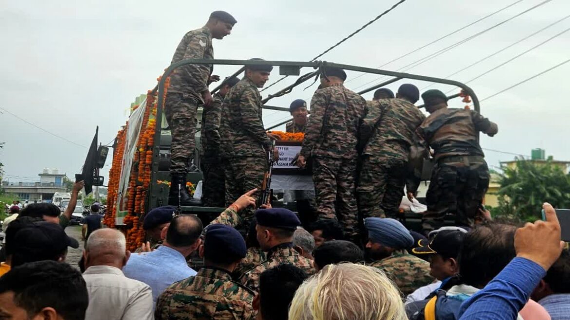 उत्तराखंड के वीर सपूत शहीद बलवंत सिंह खेतवाल को नम आंखों से अंतिम विदाई, उमड़ा जनसैलाब