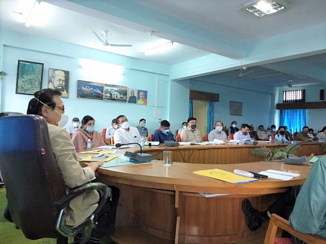मुख्यमंत्री के प्रमुख सलाहकार डॉ० रावत ने ली जिला स्तरीय अधिकारियों की बैठक