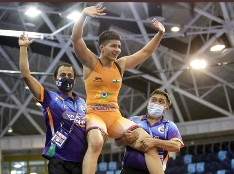 बुडापेस्ट में विश्व कुश्ती चैंपियनशिप: प्रिया मलिक ने जीता स्वर्ण, और वर्षा ने कांस्य पदक