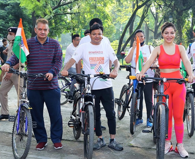 फ्रीडम राइड साइकिल रैली से दिया फिट इंडिया और कोरोना से बचने का संदेश