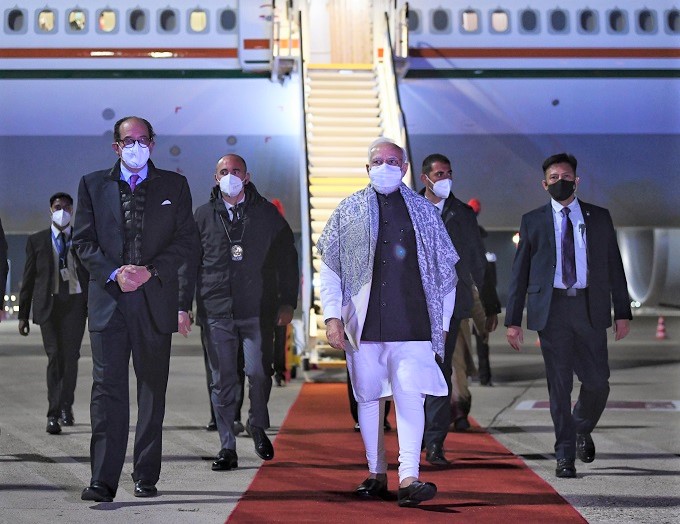 प्रधानमंत्री मोदी 16वें जी-20 शिखर सम्मेलन में भाग लेने के लिए रोम पहुंचे