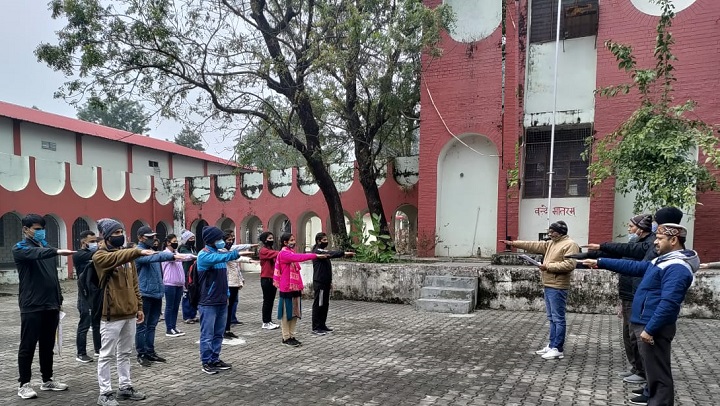 राष्ट्रीय मतदाता दिवस के अवसर यूथ मतदाताओं द्वारा शपथ ग्रहण