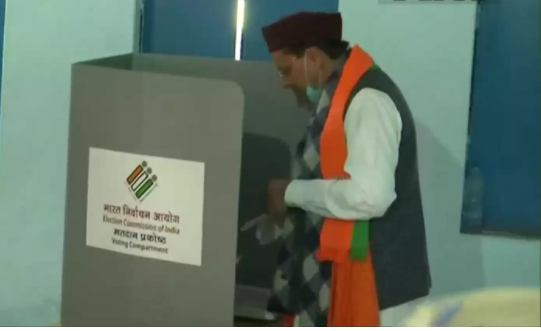 उत्तराखंड में 70 विधानसभा सीटों पर चुनाव के लिए मतदान शुरू