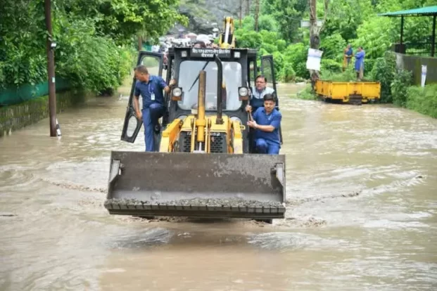 CM धामी ने बुलडोजर से किया आपदाग्रस्त क्षेत्र का  दौरा