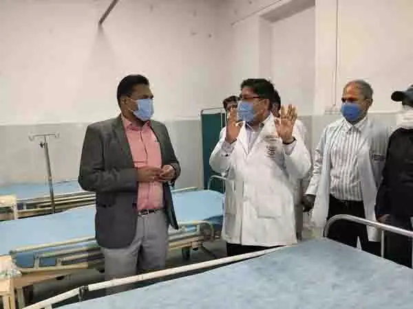 स्वास्थ्य सचिव ने दून  अस्पताल का किया निरीक्षण, कहा-कोविड से डरने की जरूरत नहीं