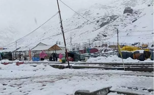 केदारनाथ धाम में बर्फबारी, कई इलाकों में येलो अलर्ट जारी