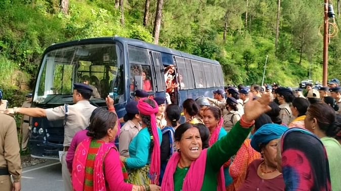 कूड़ा छंटाई के विरोध में ग्रामीणों का हंगामा और चेतावनी, दो अगस्त तक धारा-144 लागू