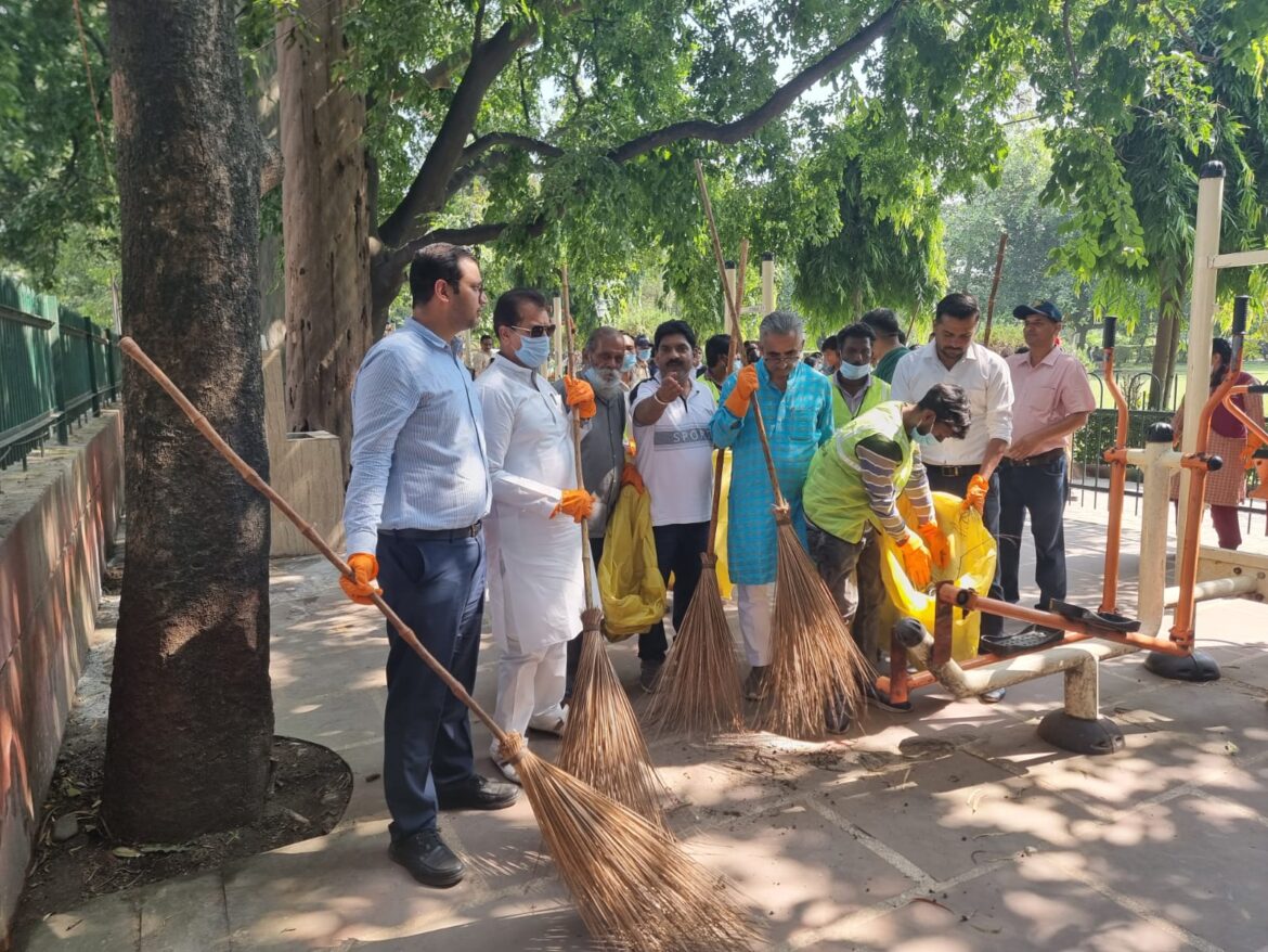 सांसद, मंत्री, विधायक से लेकर अधिकारी तक, सभी स्वच्छता अभियान के लिए उतरे सड़कों पर