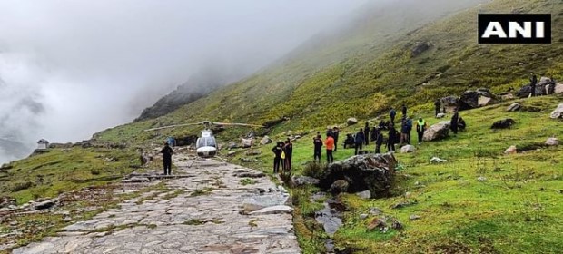 Chardham Yatra 2023: केदारनाथ धाम में मौसम खराब, हेलीकॉप्टर की पैदल मार्ग पर इमरजेंसी लैंडिंग