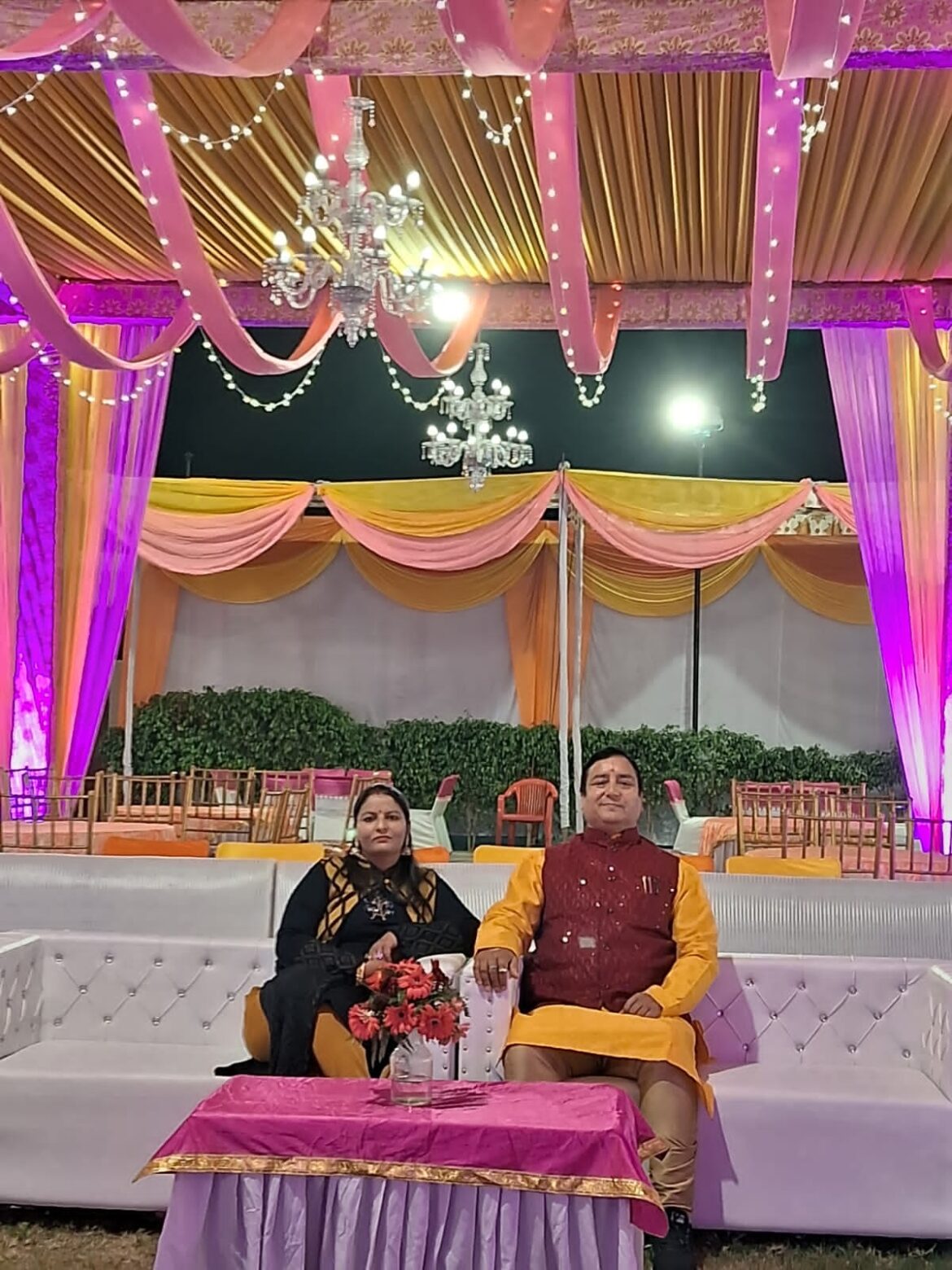 दूरदर्शन एंकर शिवानी नेगी के विवाह समारोह में पहुंचे उत्तराखंड ज्योतिष रत्न,पूरे समारोह में उनके मुस्कराते हुए मौन रहने से लगे तरह -तरह के कयास