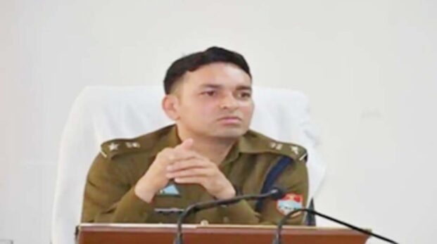 पुलिस चौकी में जुआ खेलते रंगे हाथों पकड़ा गया पूरा स्टाफ, हुआ ये एक्शन