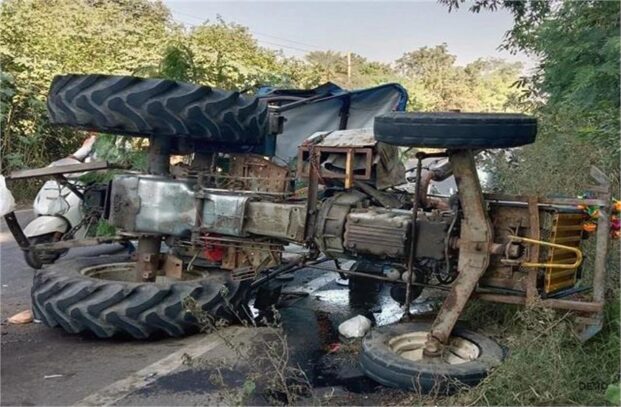 ट्रैक्टर ट्रॉली पलटने से दो स्कूली छात्राओं की मौत, CM धामी ने जताया शोक