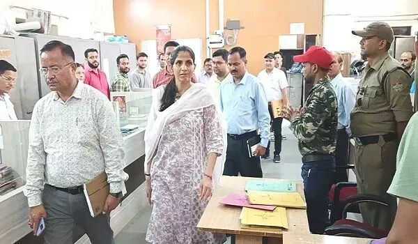 DM सोनिका ने नगर निगम में छापा मारा, 51 कर्मचारी ड्यूटी से मिले गायब