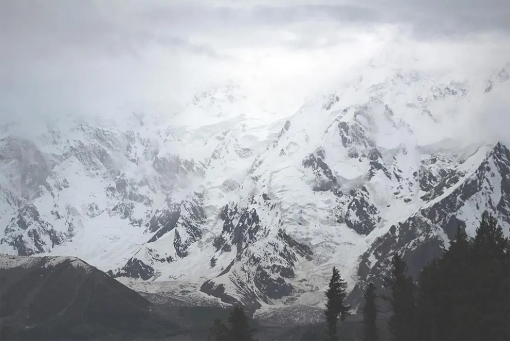 जलवायु परिवर्तन के कारण हिमालय से बर्फ हो सकती है गायब
