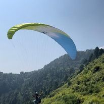 राज्य में साहसिक पर्यटन को बढ़ावा, युवाओं को मिल रहा है निःशुल्क पैराग्लाइडिंग प्रशिक्षण