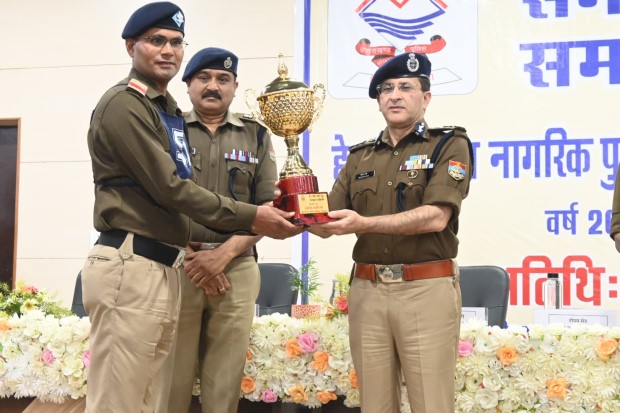 पदोन्नति प्रशिक्षण का समापन; डीजीपी सेठ ने किये कई पुलिसकर्मी सम्मानित