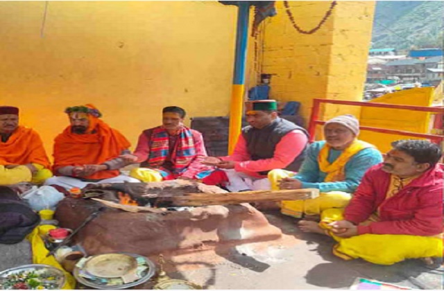 पहलगाम आतंकी हमले के बाद देशभर में भारतीय सेना की सलामती के लिए विशेष पूजा-अर्चना, बदरीनाथ धाम में भी हुई प्रार्थना