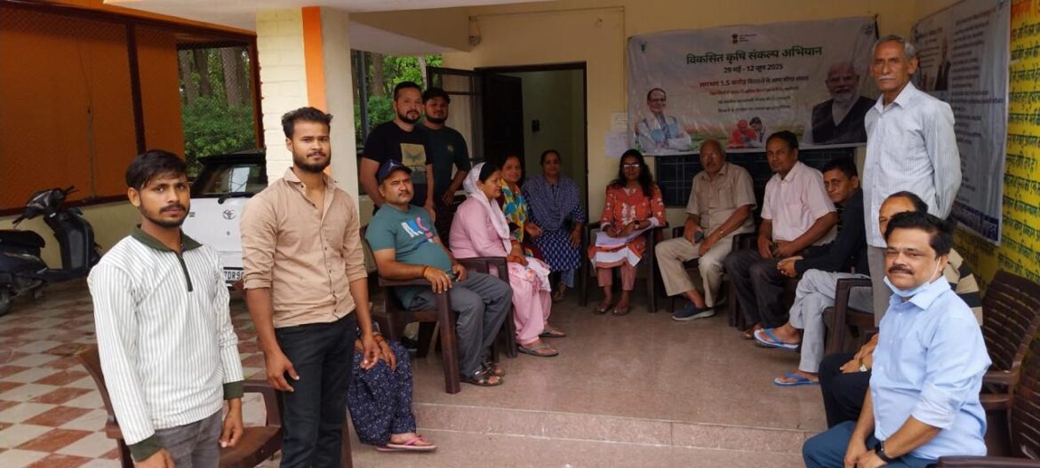 खरीफ फसलों की तैयारी: ICAR-IISWC वैज्ञानिकों ने 21 गांवों में 950 किसानों को किया जागरूक