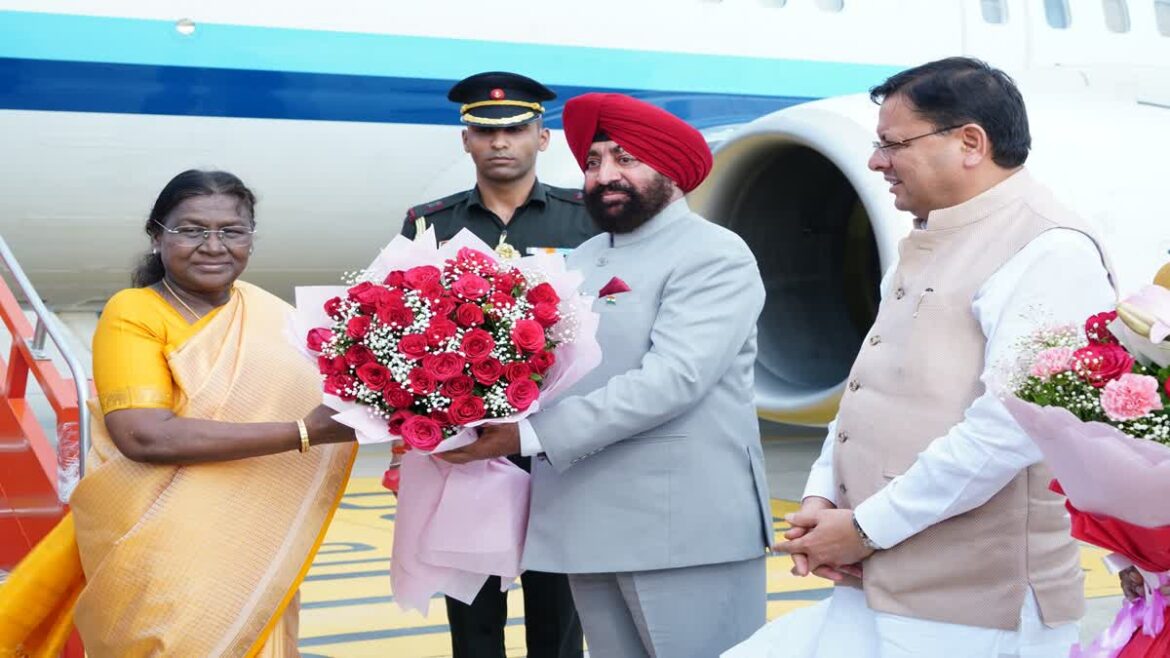 तीन दिवसीय दौरे पर उत्तराखंड पहुंचीं राष्ट्रपति द्रौपदी मुर्मु, भव्य स्वागत के बीच कई कार्यक्रमों में होंगी शामिल