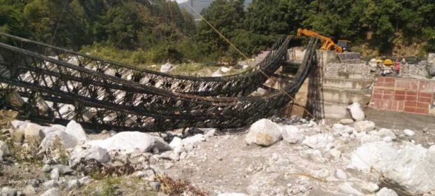 चमोली के थराली में बड़ा हादसा, निर्माणाधीन वैली ब्रिज टूटकर गिरा