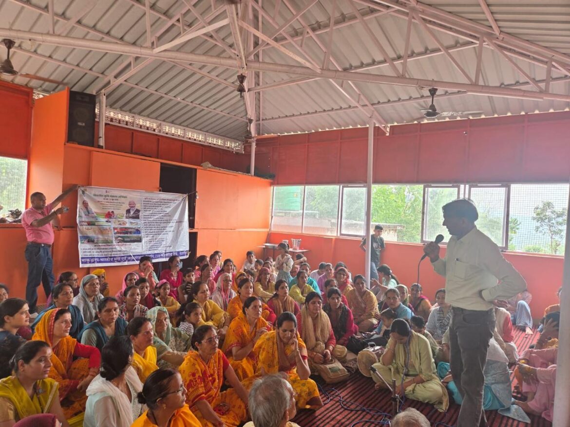 आईसीएआर-आईआईएसडब्ल्यूसी द्वारा वीकेएसए-2025 के तहत खरीफ फसलों हेतु जल एवं नमी संरक्षण तकनीकों को बढ़ावा