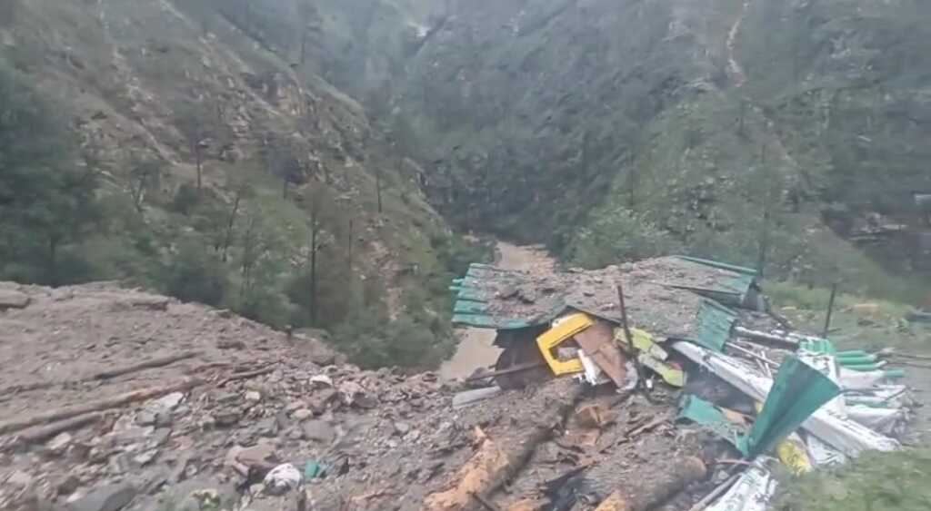 उत्तरकाशी में बादल फटने से तबाही, 8-9 मजदूर लापता, यमुनोत्री हाईवे बंद