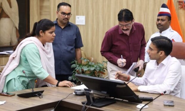 IAS सविन बंसल की सख्ती: विधवा शिवानी को मिला न्याय, डीसीबी बैंक शाखा सील