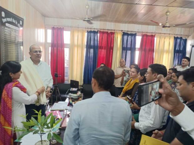 सहकारिता मंत्री डॉ. धन सिंह रावत के निर्देश पर जिला सहकारी बैंक हरिद्वार में बड़ी कार्रवाई, दो शाखा प्रबंधक निलंबित, आठ के वेतन पर रोक