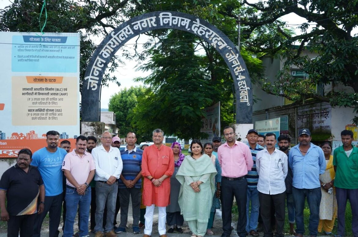 हरित पखवाड़े के समापन में मेयर थपलियाल ने किया वर्टिकल गार्डन का उद्घाटन