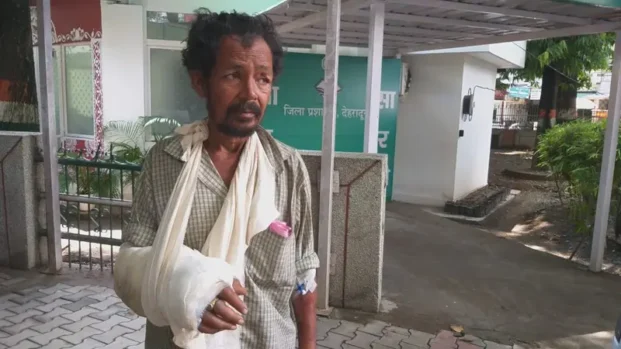 मानवता की मिसाल बने डीएम सविन बंसल, असहाय राजू को दिलाया इलाज का सहारा