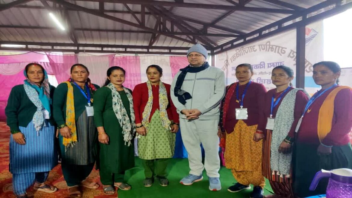 भराड़ीसैंण में मॉर्निंग वॉक पर निकले सीएम धामी, स्वयं सहायता समूह की महिलाओं से की बातचीत