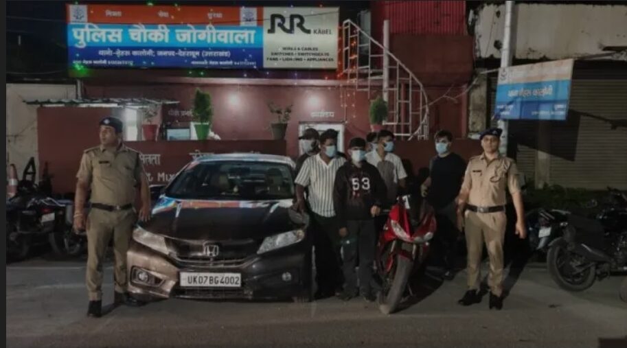 देहरादून: मॉल की छत पर स्टंट का शौक पड़ा भारी, 5 युवक गिरफ्तार