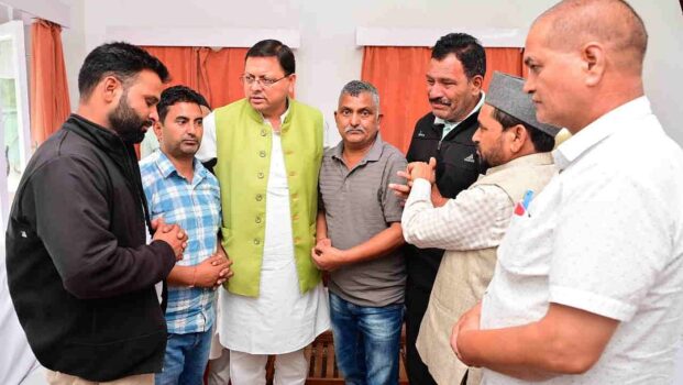उत्तरकाशी आपदा: सीएम धामी ने किया हवाई सर्वेक्षण, पीड़ितों से मिले, पीएम मोदी ने ली अपडेट