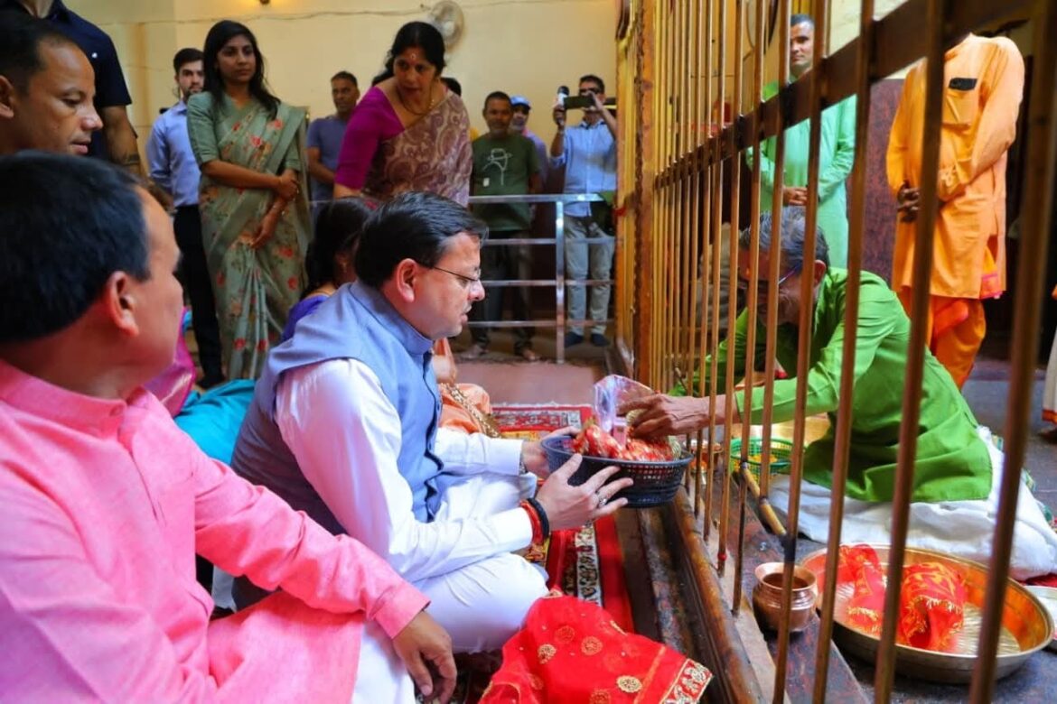 आपदा प्रभावित क्षेत्रों का दौरा करने के बाद धामी पहुंचे माँ धारी देवी मंदिर, प्रदेश की सुरक्षा-सुख-समृद्धि के लिए की विशेष पूजा