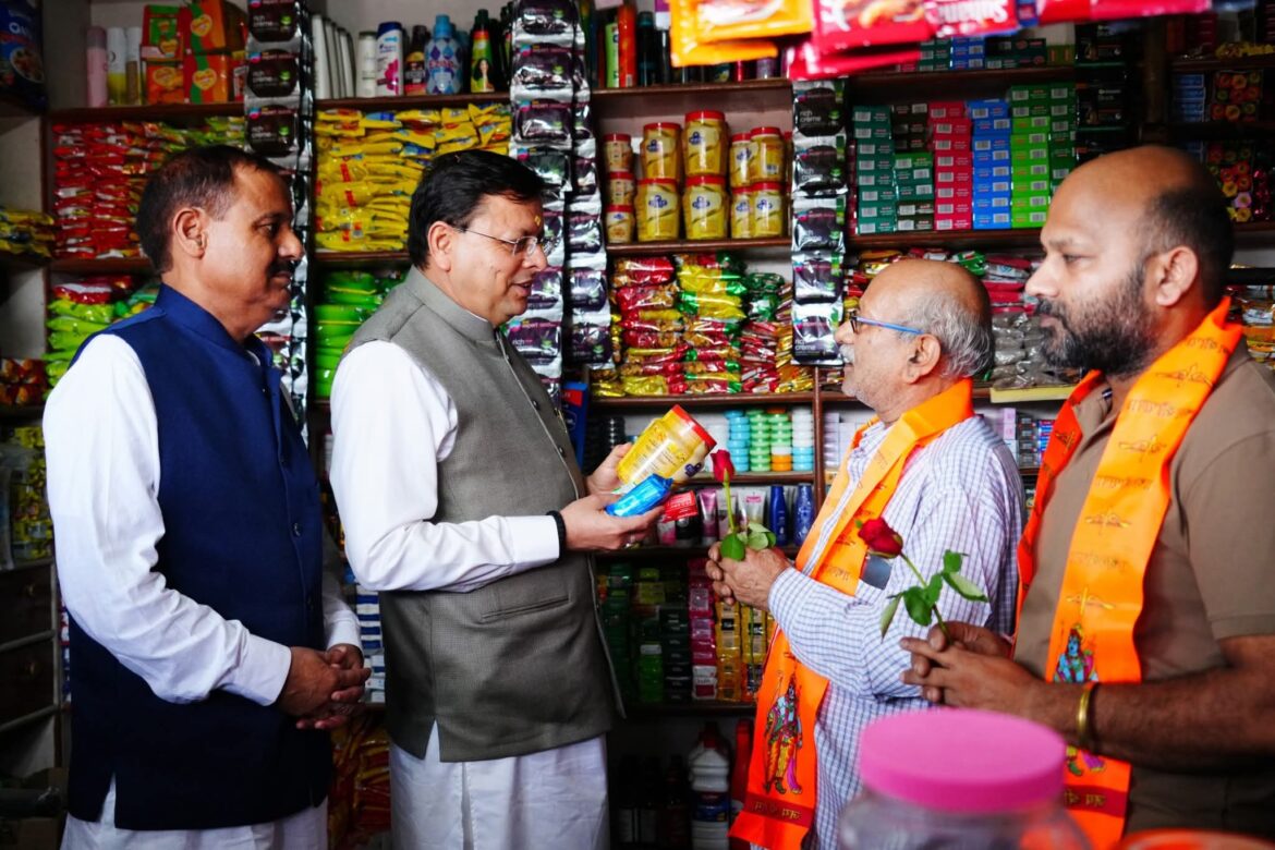मुख्यमंत्री धामी ने देहरादून में स्वदेशी अपनाओ अभियान और GST नई दरों पर किया प्रचार-प्रसार
