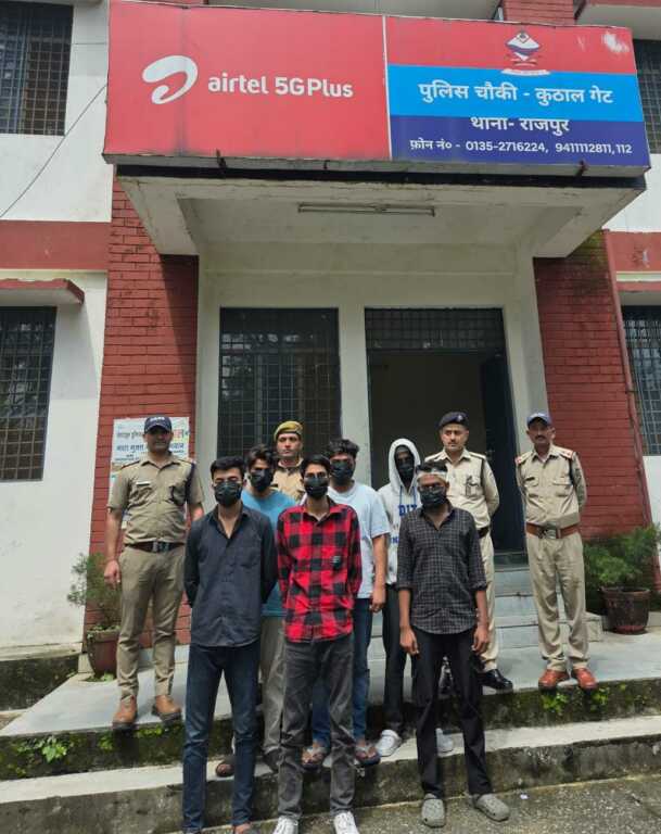 सार्वजनिक जगह पर हुड़दंग: दून पुलिस ने 6 युवकों को किया गिरफ्तार