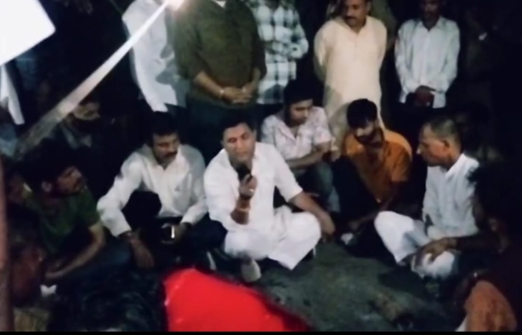 भवाली में युवक की मौत पर बवाल, शव रखकर क्षेत्रवासियों और परिजनों का देर रात प्रदर्शन