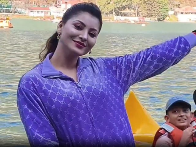 उर्वशी रौतेला परिवार संग पहुँची नैनीताल, बोटिंग का मज़ा और पहाड़ी स्वाद का लुत्फ उठाया