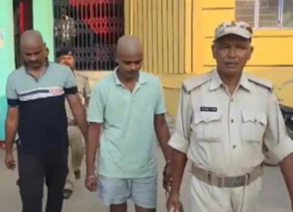 साइबर ठगी: चायवाले के घर मिले 1.05 करोड़, सोना-चांदी और 85 एटीएम कार्ड