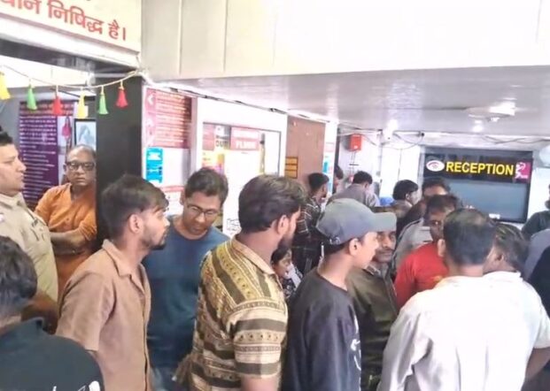 देहरादून के निजी अस्पताल में बड़ी लापरवाही: डिलीवरी के बाद महिला के पेट में रह गई कॉटन पट्टी, मौत से मचा हड़कंप