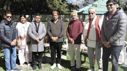 बदरीनाथ धाम पहुंचे प्रधानमंत्री मोदी के छोटे भाई पंकज मोदी, कपाट बंद होने की तिथि भी घोषित