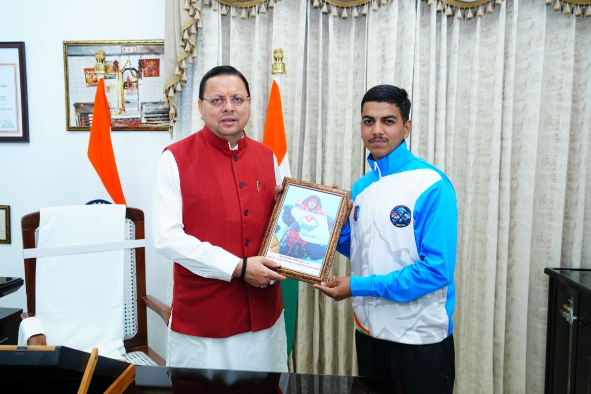 उत्तराखंड: 16 वर्षीय सचिन ने माउंट एवरेस्ट की चोटी फतह कर रचा इतिहास, CM धामी से की मुलाकात