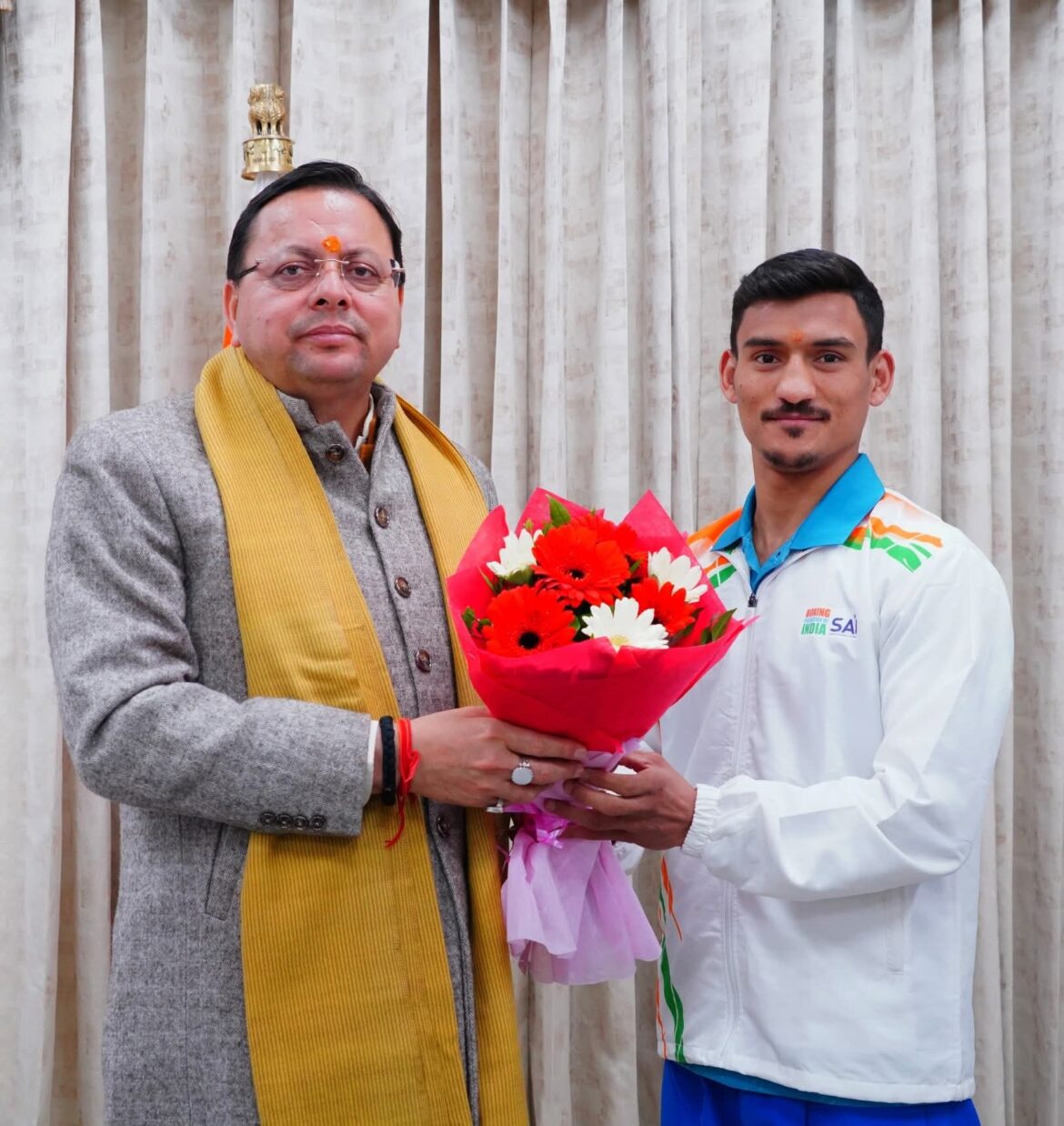 वर्ल्ड बॉक्सिंग कप 2025 के रजत पदक विजेता पवन बर्त्वाल ने की CM धामी से मुलाकात