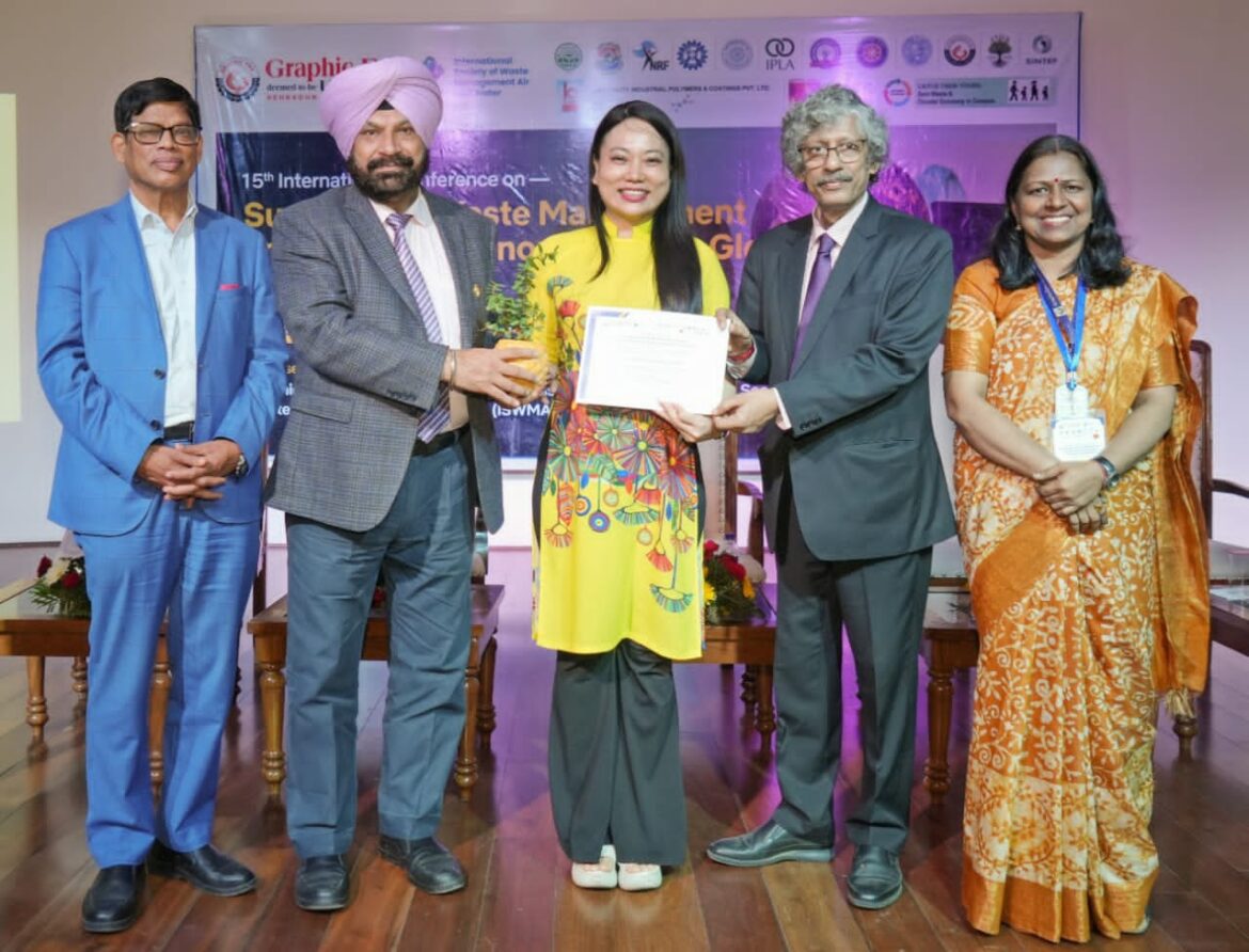 ग्राफिक एरा में वेस्ट मैनेजमेंट पर वैश्विक संवाद