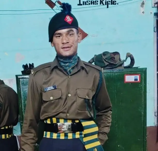 दुःखद: पुंछ सेक्टर में गोली लगने से चंपावत के अग्निवीर जवान दीपक सिंह की मौत, परिवार में कोहराम