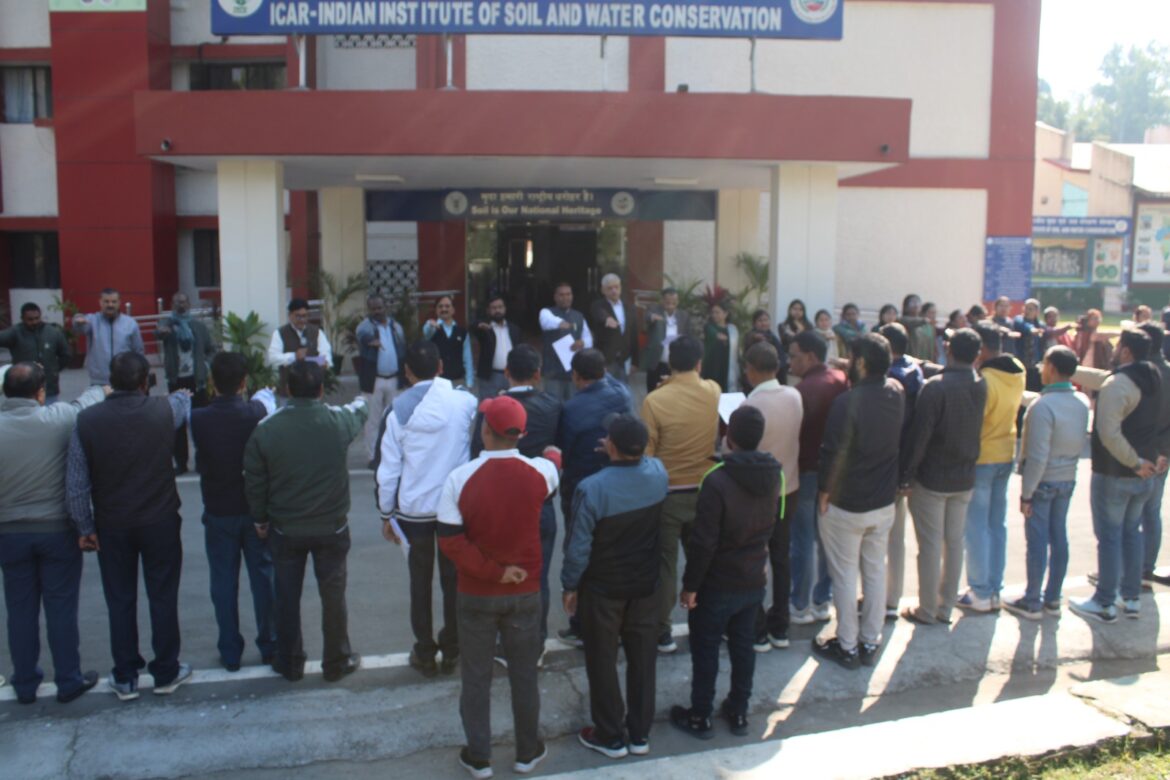 आईसीएआर-आईआईएसडब्ल्यूसी में संविधान दिवस का आयोजन