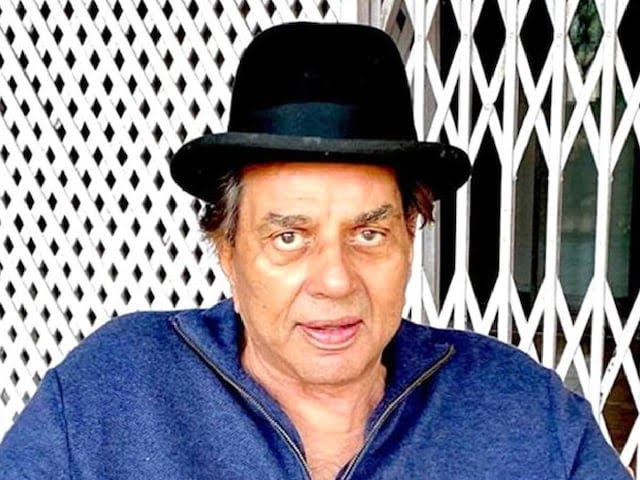 धर्मेंद्र के निधन की अफवाहों पर ईशा देओल ने कहा, पापा बिल्कुल ठीक हैं…