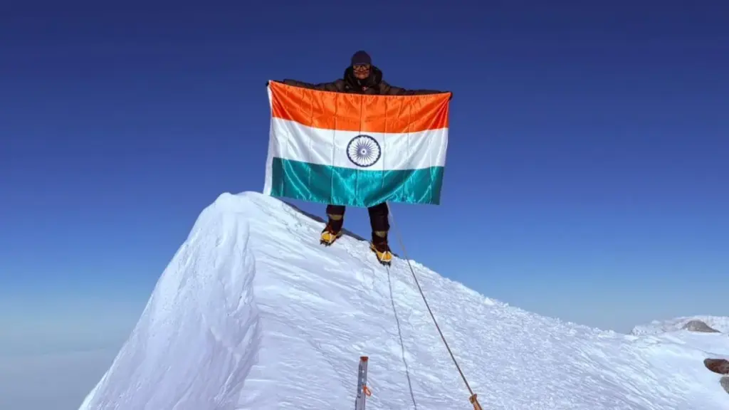 उत्तराखंड की बेटी कविता चंद ने रचा इतिहास, अंटार्कटिका की सबसे ऊंची चोटी माउंट विंसन पर फहराया तिरंगा