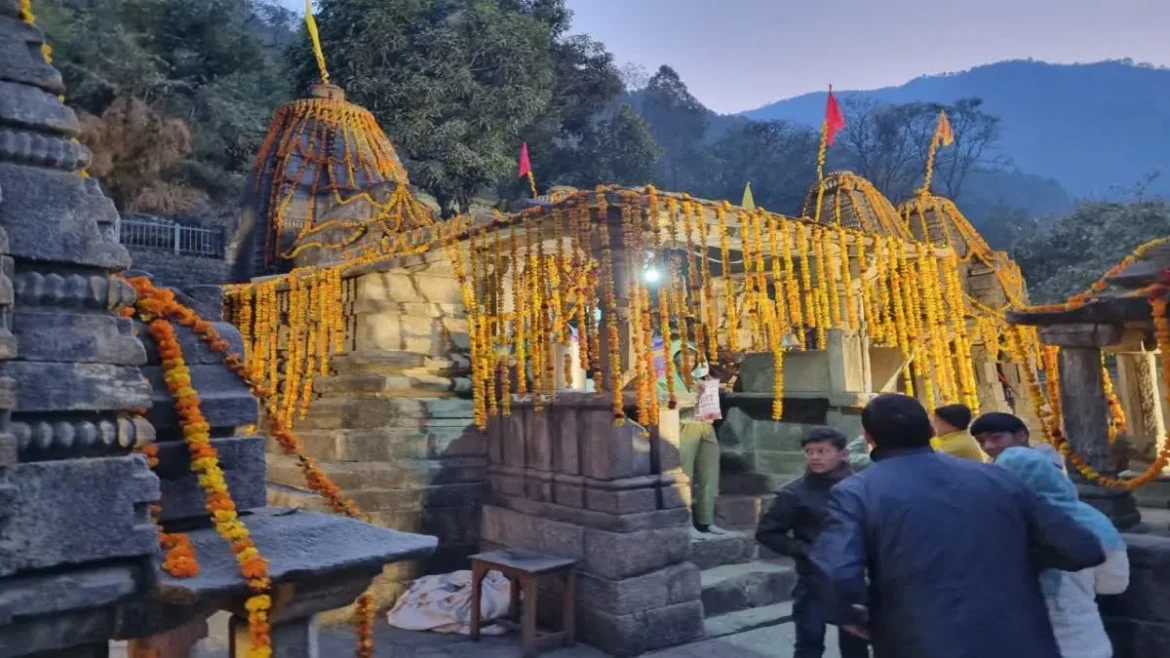 मकर संक्रांति पर खुले आदिबदरी मंदिर के कपाट, श्रद्धालुओं की उमड़ी भारी भीड़